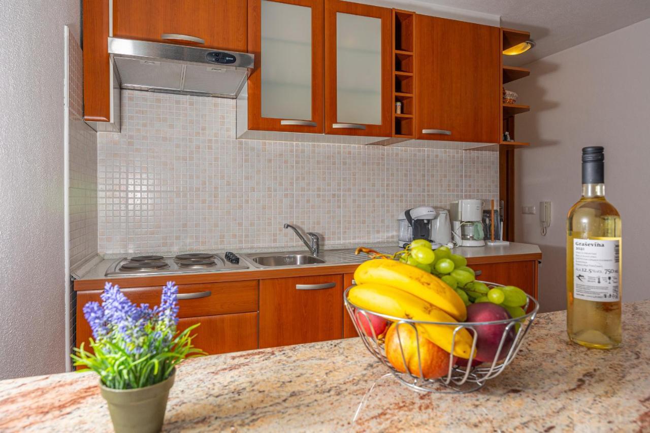 Apartments Lacic 2 Цриквениця Екстер'єр фото